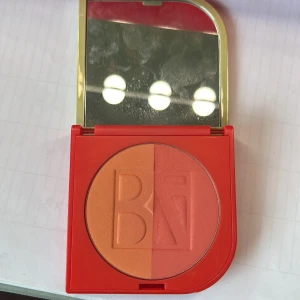 Blush från BeautyAct  - Säljer min nästan oanvända (endast testad ett få par gånger) radiant duo blusher från BeautyAct som inte längre säljs, då den inte kommer till användning. Ursprungspriset är ca 199kr, och mitt pris går att diskutera💞