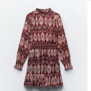 Klänning Zara rosa - Rosa oanvänd mini klänning från Zara. Endast testad. Storlek S.