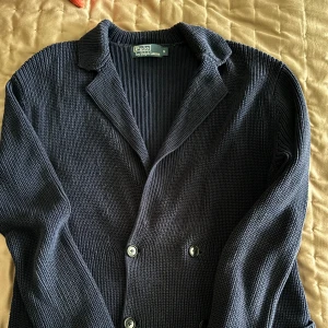 Ralphlauren övertröja - Säljer min övertröja från Ralph lauren i storlek S. 