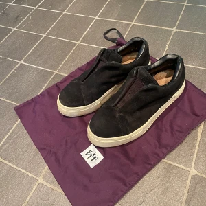 Eytys - Säljer nu dessa fräscha eytys då de ej kommer till användning löngre tyvärr:( skorna är i väldigt bra skick och varsamt använda se bilderna storlek 42 skick 9/10 nypris 2500kr 