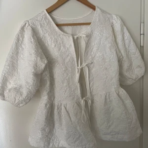 By ic blus - Storlek S