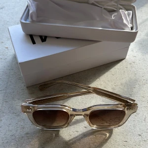 Chimi 04 - Säljer mina Chimi i modell 04! Ser oanvända ut, inga repor. Färg: ecru