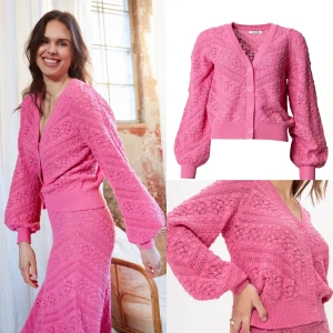 Ny! Sötaste koftan med ballongärmar - Ny! Så söt och mycket smickrande kofta. Fantastiskt skön, härlig kvalitet (har två likadana i annan färg) säljer pga den blivit hängande oanv i garderoben. Ord pris 599:- Säljer även matchande kjol.