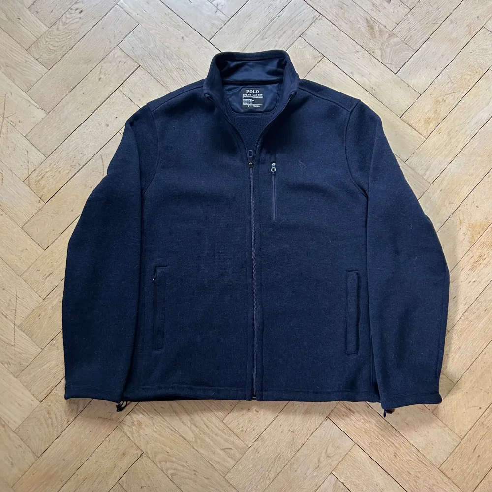 | Ralph Lauren fleece jacka | Skick: 9/10 | Storlek: L | Nypris ca: 2000 | Vårat pris: 599 | . Jackor.