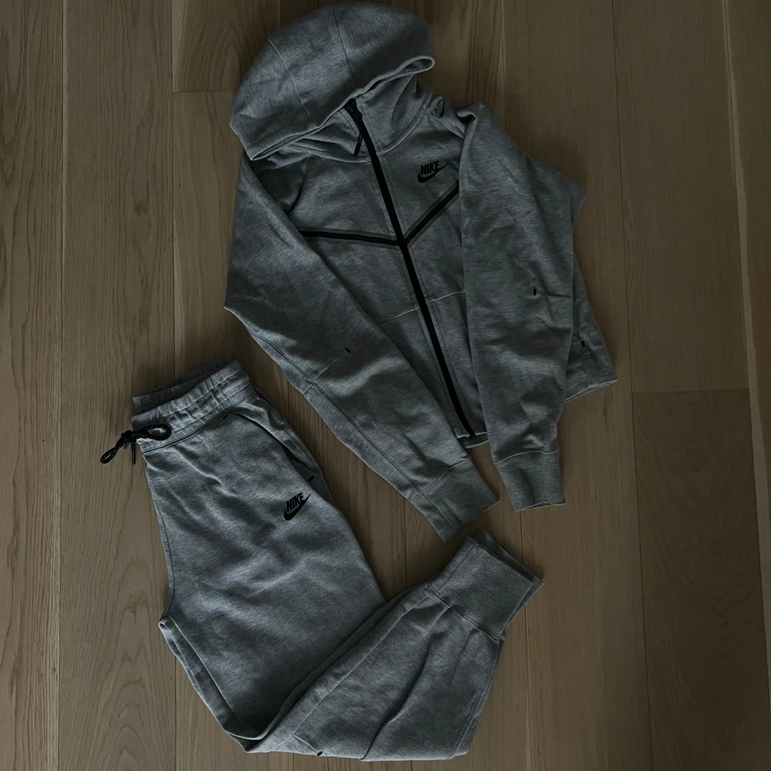 Nike tech tracksuit  - 90