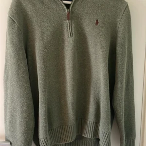 Ralph Lauren half zip - Storlek L. Passar person runt 185 cm. 