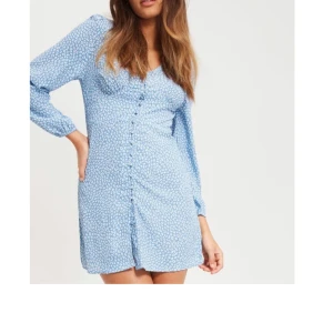 Helt oanvänd klänning från nelly med prislapp kvar  - Oanvänd klänning från Nelly 💕