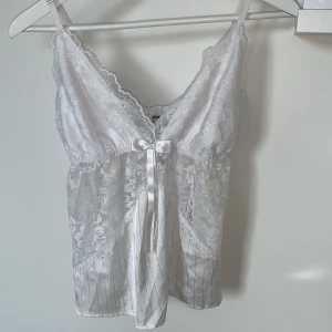 Jättesnyggt linne XS/S  - Nyskick  Passar XS/S   