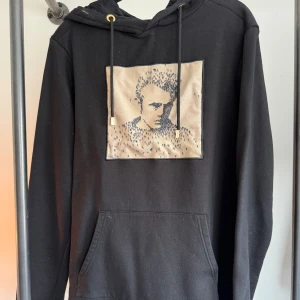 Limitato hoodie - Denna är från limitatos tidigare släpp! Fint skick och sparsamt använd 