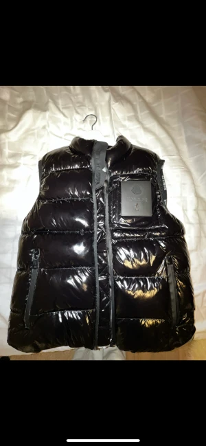 Väst - Oanvänd, pris kan diskuteras 