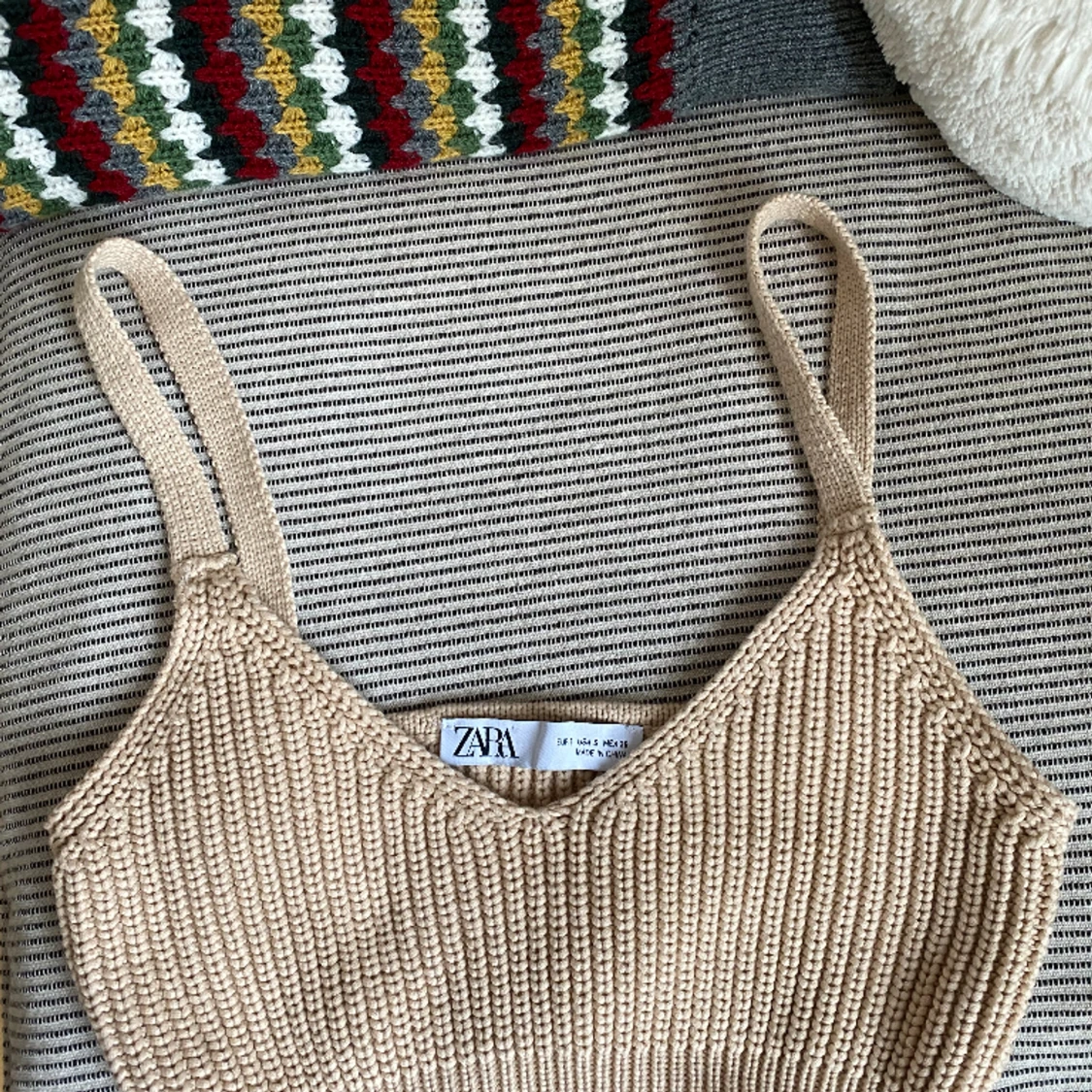 Kort stickad topp från zara! Helt ny 