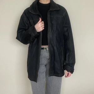 Oversized skinnjacka - Superfin oversized skinnjacka i bra skick🫶🏻