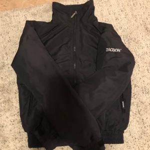 Ridjacka från Jackson  - I väldigt fint skick. Storlek 140.