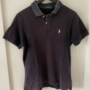 Ralph lauren piké - Ritkgit snygg Ralph lauren piké i bra skick. Passar XS.  Skriv vid frågor eller funderingar👏