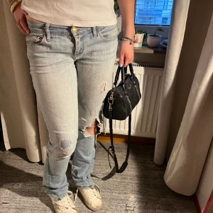 Lågmidjade jeans  - Lågmidjade jeans!! Priset kan diskuteras🩷