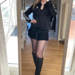 Adidas Jacka - Jacka från Adidas i storlek 34. Köparen betalar för frakten🥰❤️