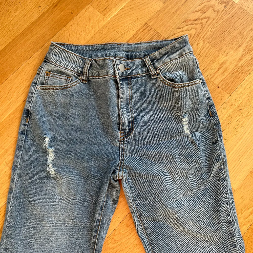 Jeans som jag säljer pga felköp och kunde inte lämna tillbaka dom! Så dom är helt nya och har aldrig använt dom! . Jeans & Byxor.