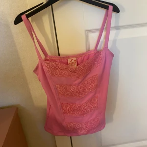 Linne - Jättegulligt rosa linne ifrån nån butik i Brasilien, knappt använt i storlek xs/s