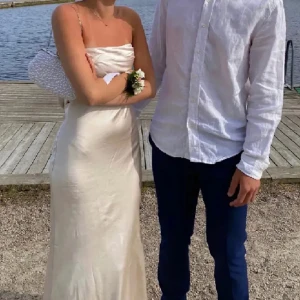 Champangefärgad Balklänning Showpo - Superfin klänning perfekt till bal eller liknande från Showpo. Säljer då jag har en annan💓