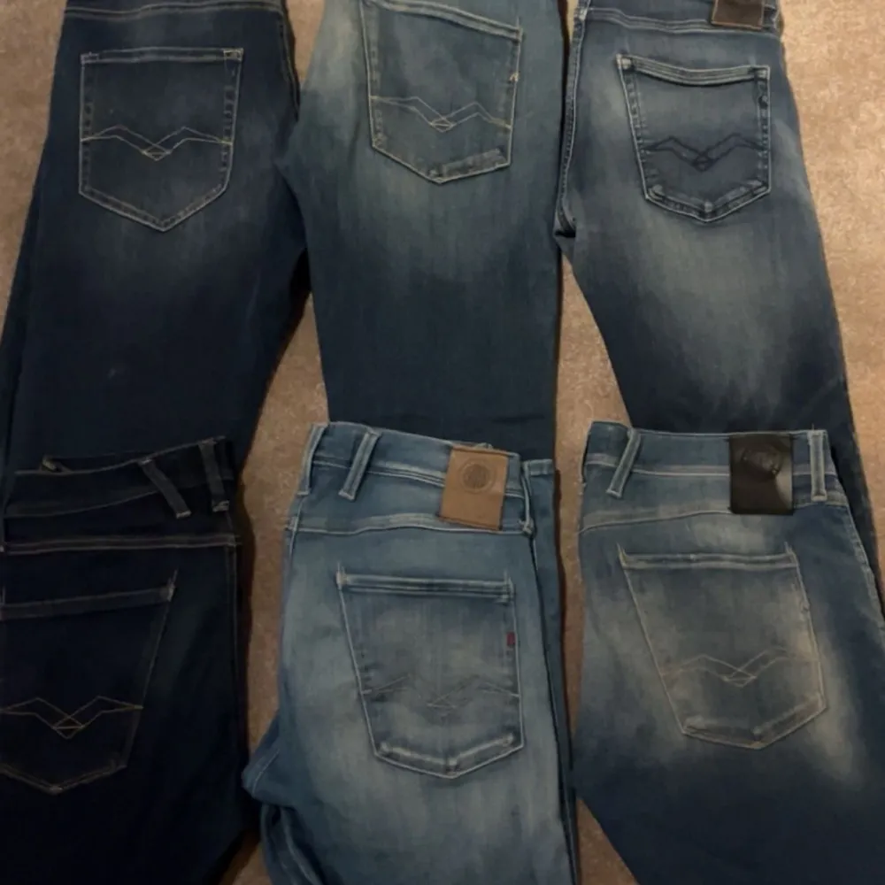 Replay jeans i bra skick storlek 31 på alla jeans skriv för intresse 399kr styck! . Jeans & Byxor.