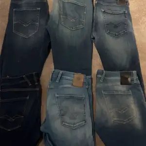 Replay jeans i bra skick storlek 31 på alla jeans skriv för intresse 399kr styck! 