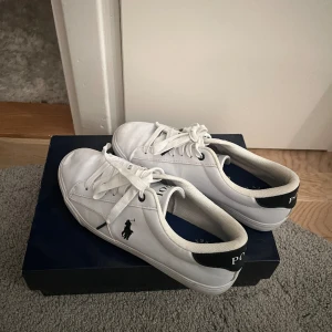 Polo ralph lauren - Super fina, typ nya skor från polo ralp lauren. Unisex☺️ Obs passar 38 bra