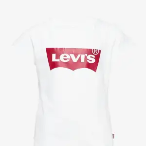 Säljer nu denna skitsnygga t-shirten i jättefint skick❤️ Kom priv för mer info❤️