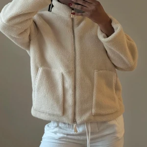 Jacka  - Jacka i pile passar perfekt för höst och sommaren 