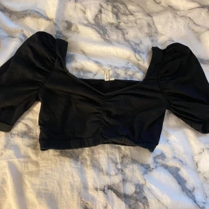 Svart ballong tröja  - Säljer min svarta ballong Axel tröja då den inte används, den är i fint skick😁