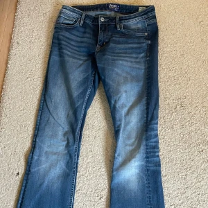 Crocker jeans - Stl 31/33. Bra skick bortsett från slitningar längst ner🤍