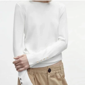 Finstickad tröja från zara  - Säljer denna jätte fina stickade tröja från zara! Använder inte längre och säljer därför. Nyskick! 