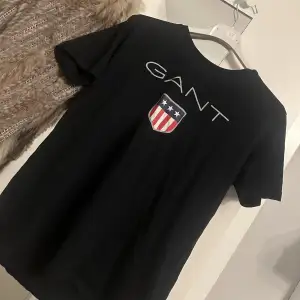 Säljer min Gant T-shirt, den är i god skick knappt använd!