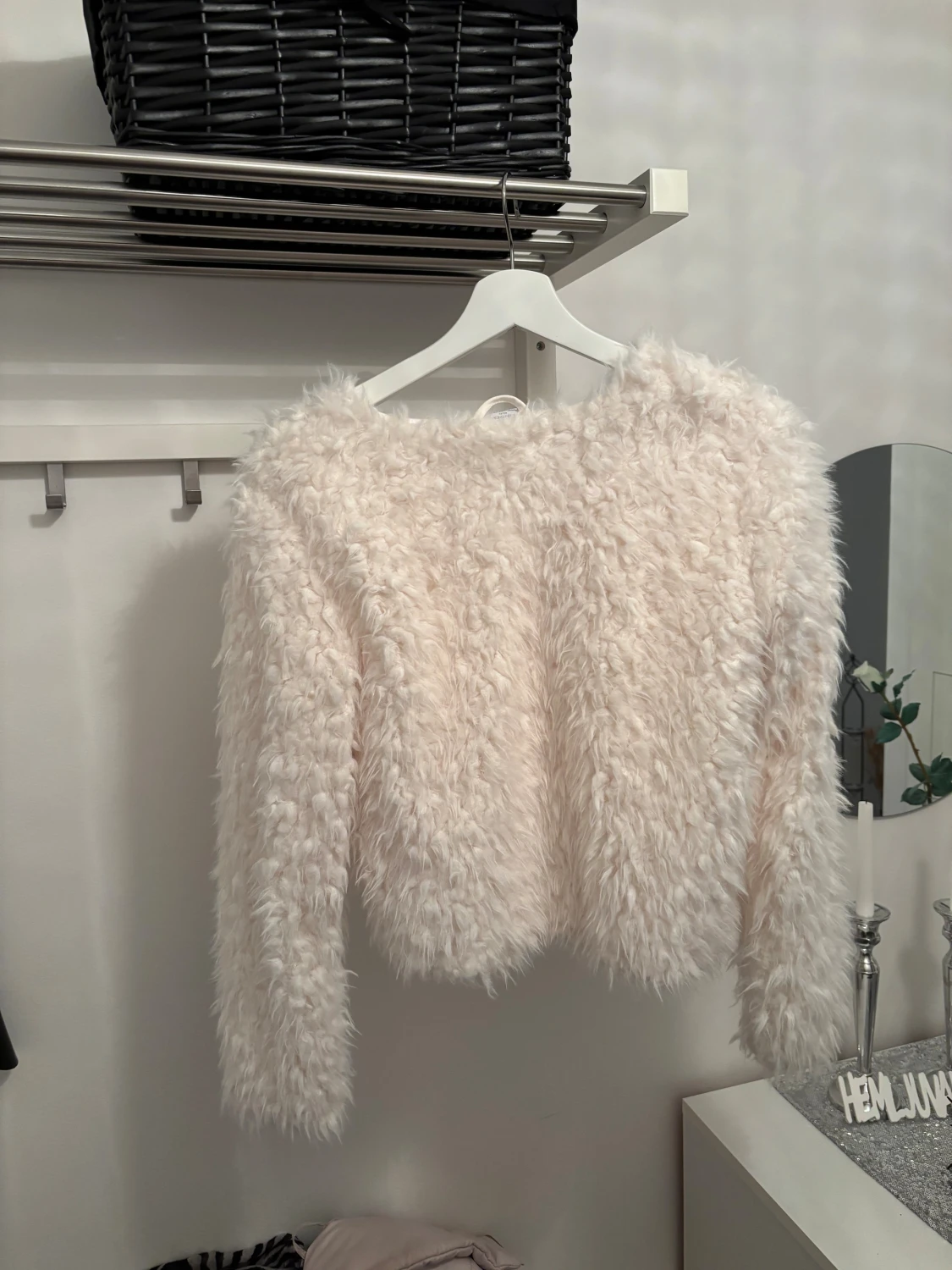 Ljus fluffig pälsjacka - 1