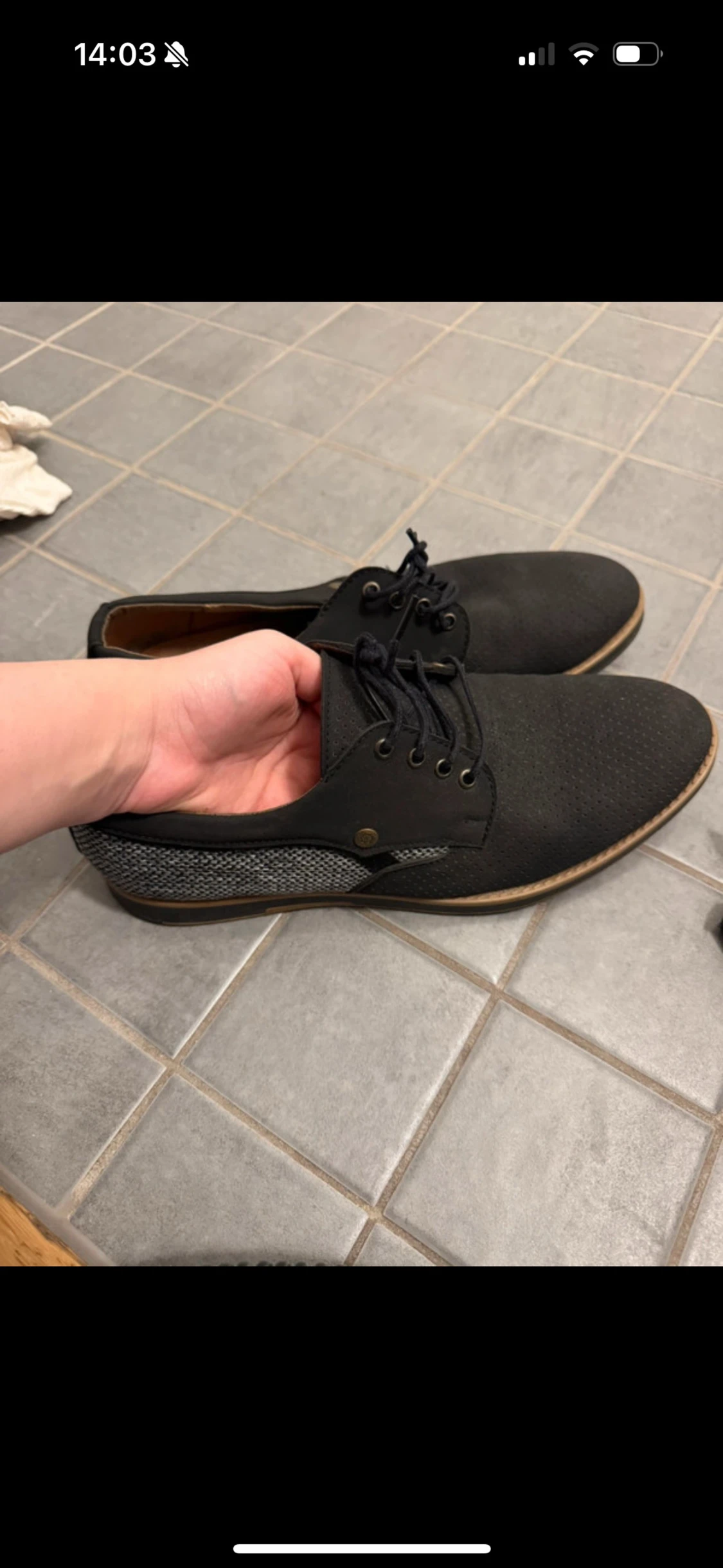 Svarta sneakers med snörning