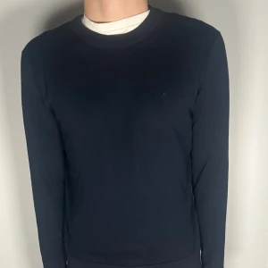 J.Lindeberg tröja - Säljer en riktigt snygg och trendig J.Lindeberg tröja i fint skick, storlek M, vid frågor är det bara att skriva //Gramenti