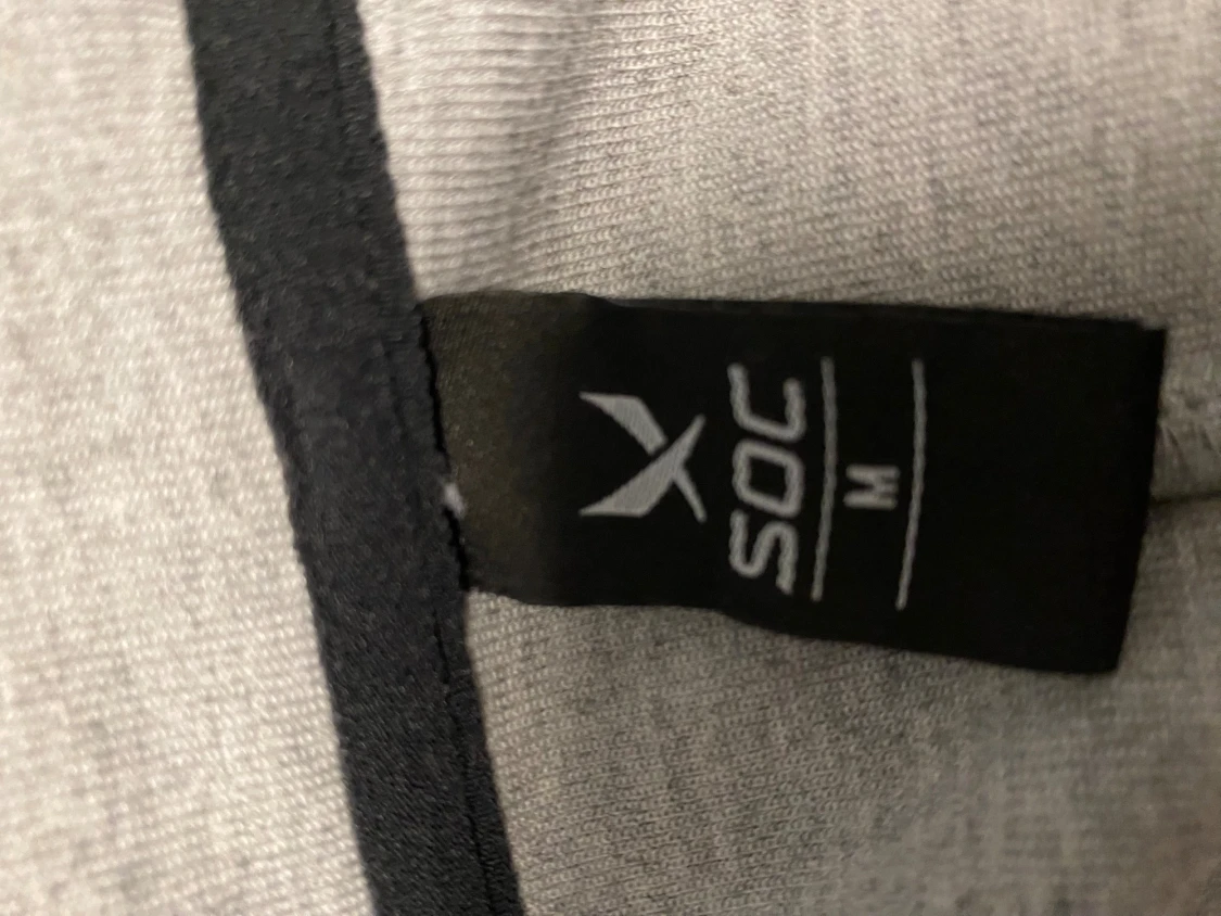 Grå hoodie från SOC med dragkedja - 2