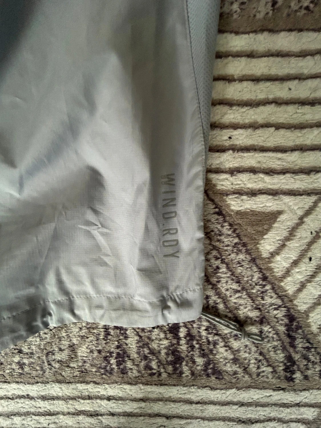 Grå vindjacka från Adidas med huva - 1