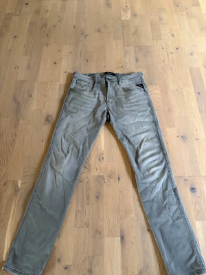 Replay anbass - Fint skick, storlek 34. Anbass.