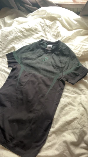 Gymshark onyx - Mörkgrön gymshark onyx V5. Kan sänka priset om affären är smidig🙌🏻