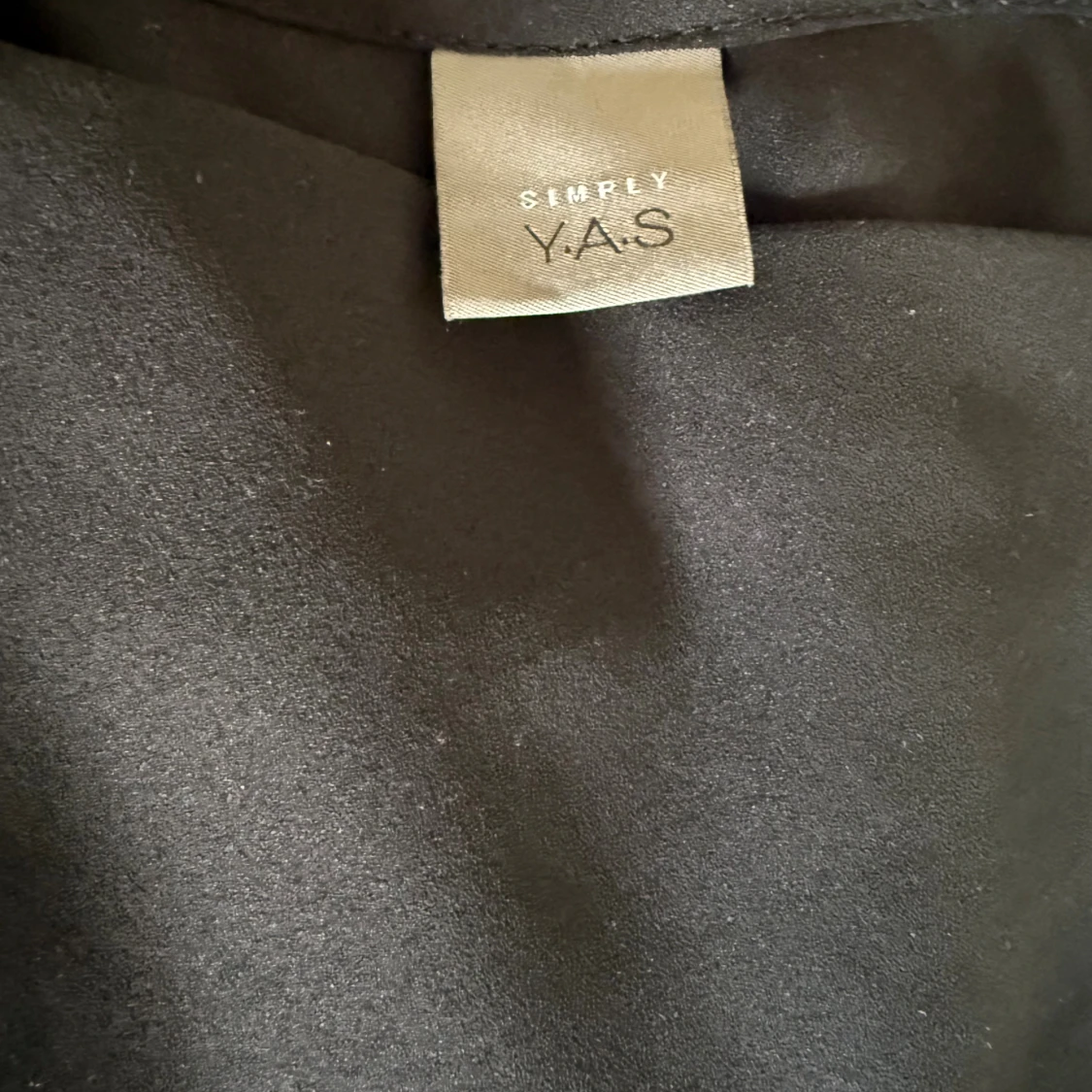 Svart linnetopp från Y.A.S - 2