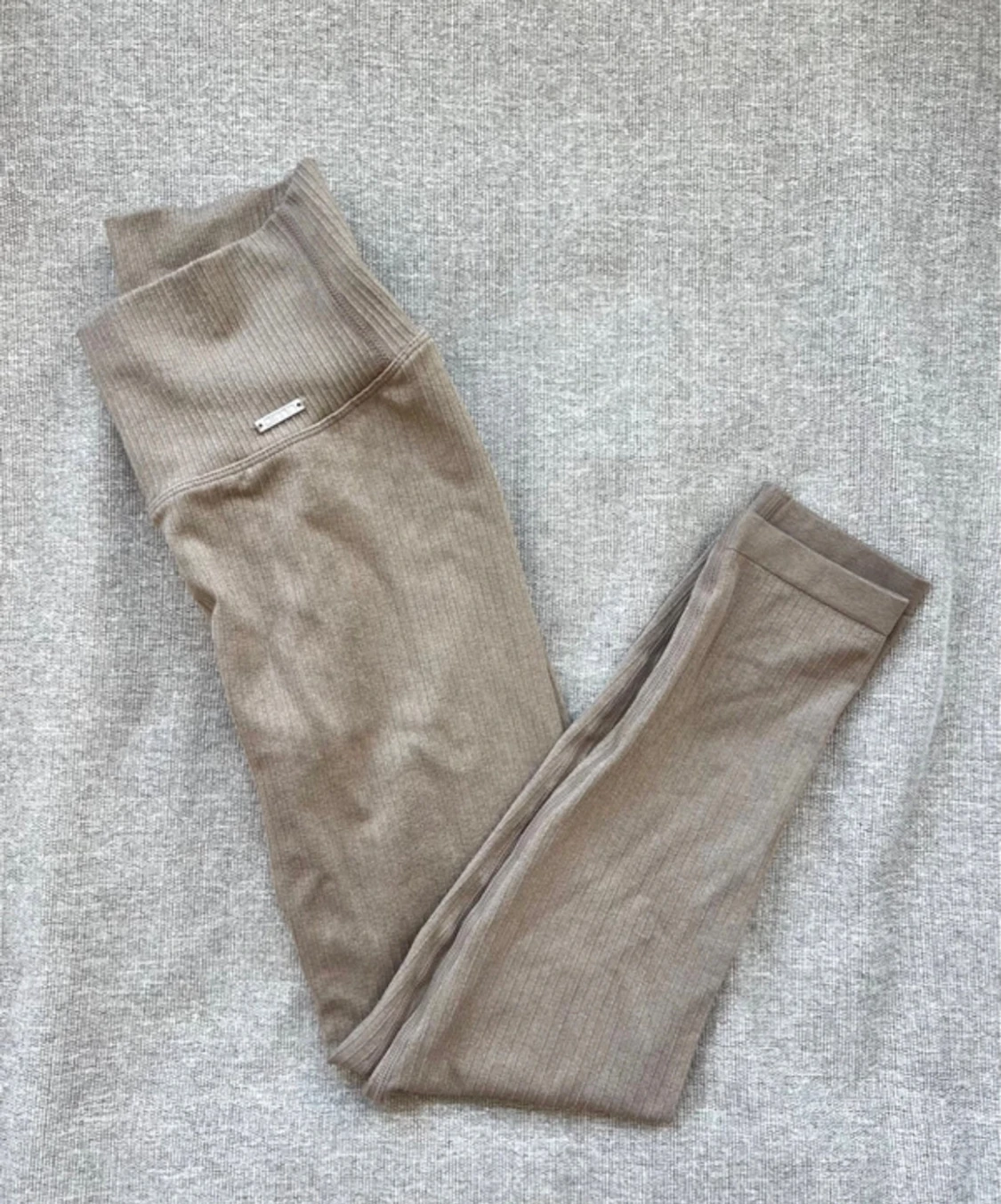 Beige ribbade leggings från Aim'n - 2