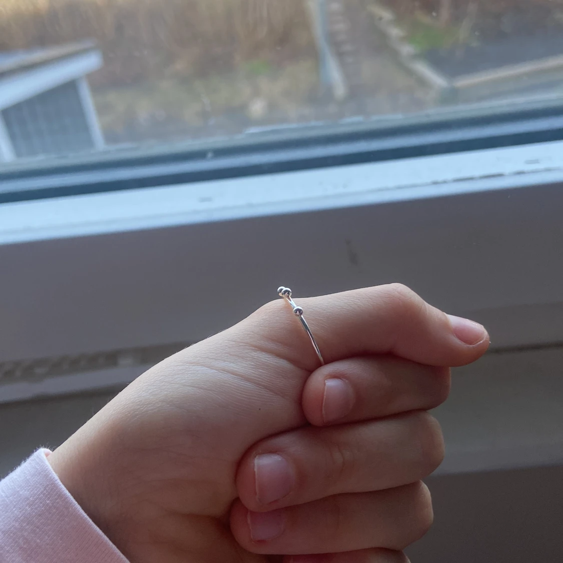 Silverring med kuldetaljer - 1