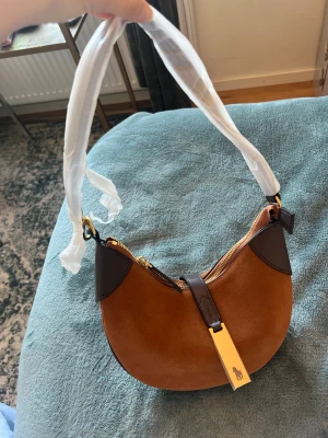  Ralph Lauren bag - Snygg brun axelväska från Ralph Lauren