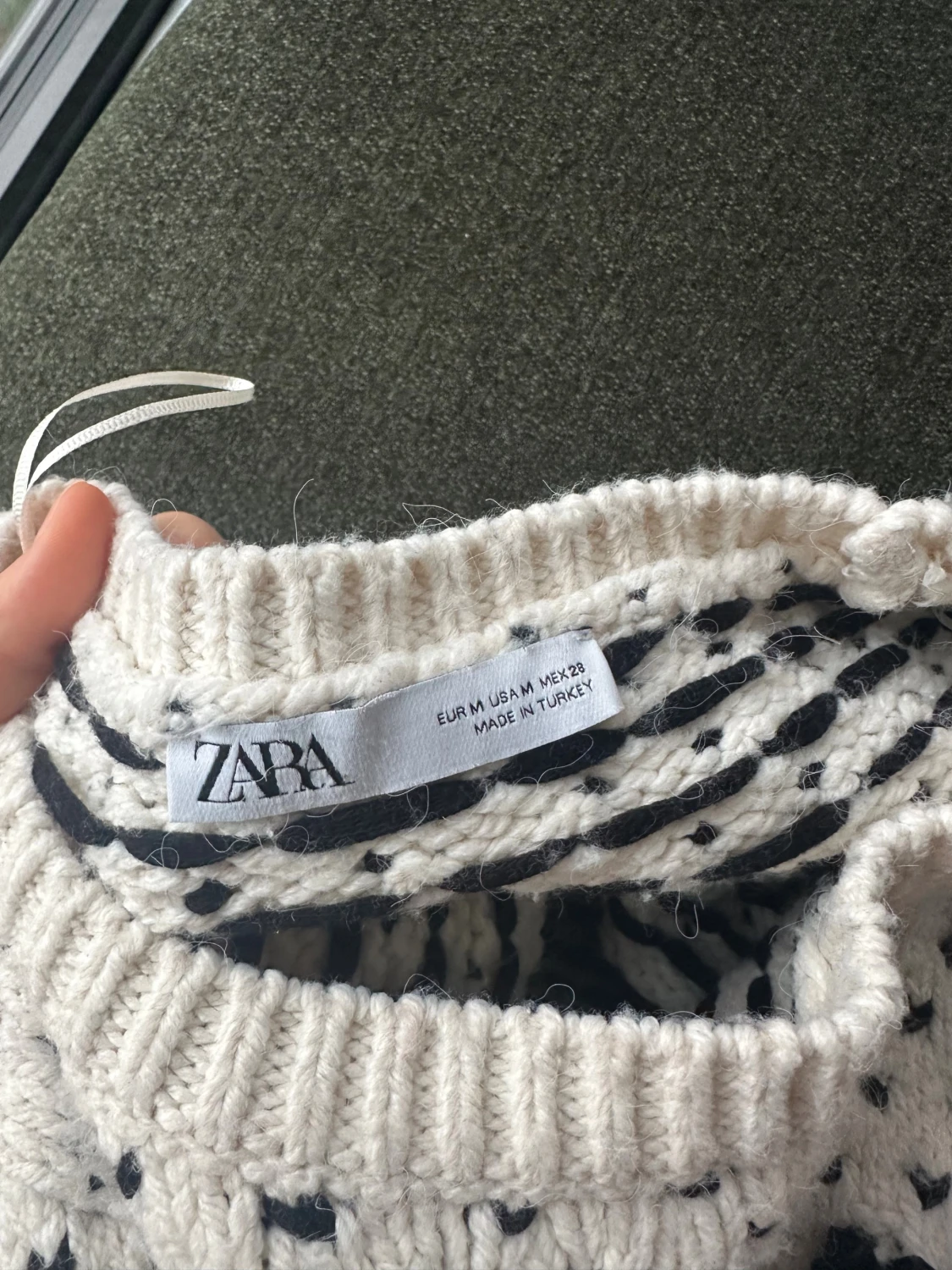 Vit stickad tröja med svarta rosetter Zara - 2