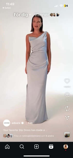 Adoore klänning - Almeria dress från Adoore, finns inte att köpa i denna färgen längre (ljusblå) Endast testad, prislapp kvar.  Inga anmärkningar  Perfekt till bal, bröllop eller andra festligheter