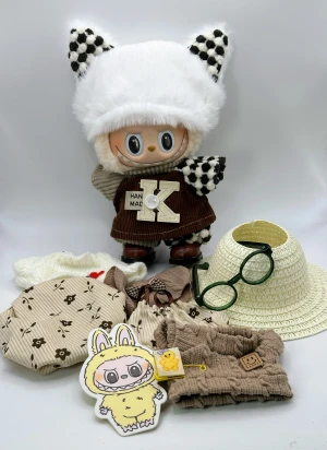 Gullig Lafufu med kläder & accessoarer  - Jättegulliga Lafufun Soymilk med kartong, foliepåse, sitt Soymilk kort och jättesnygga kläder & accessoarer. Allt är som nytt i jättebra skick! Höjd ca 17cm