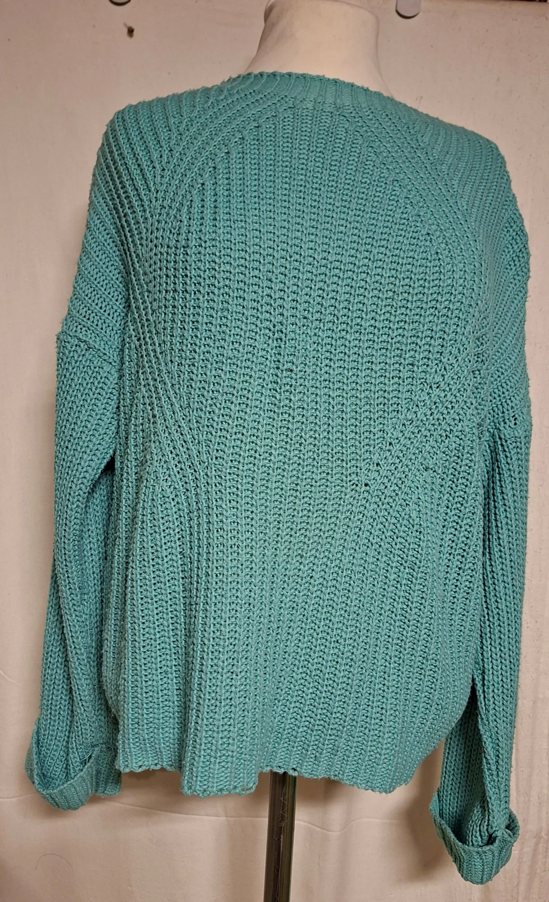 Turkos stickad tröja från Hailys