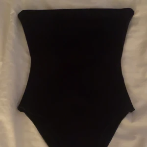 Zara body - säljer denna zara body, finns ingen lapp kvar på den men den är endast använd 2 gånger och är i storleken XS!🩷