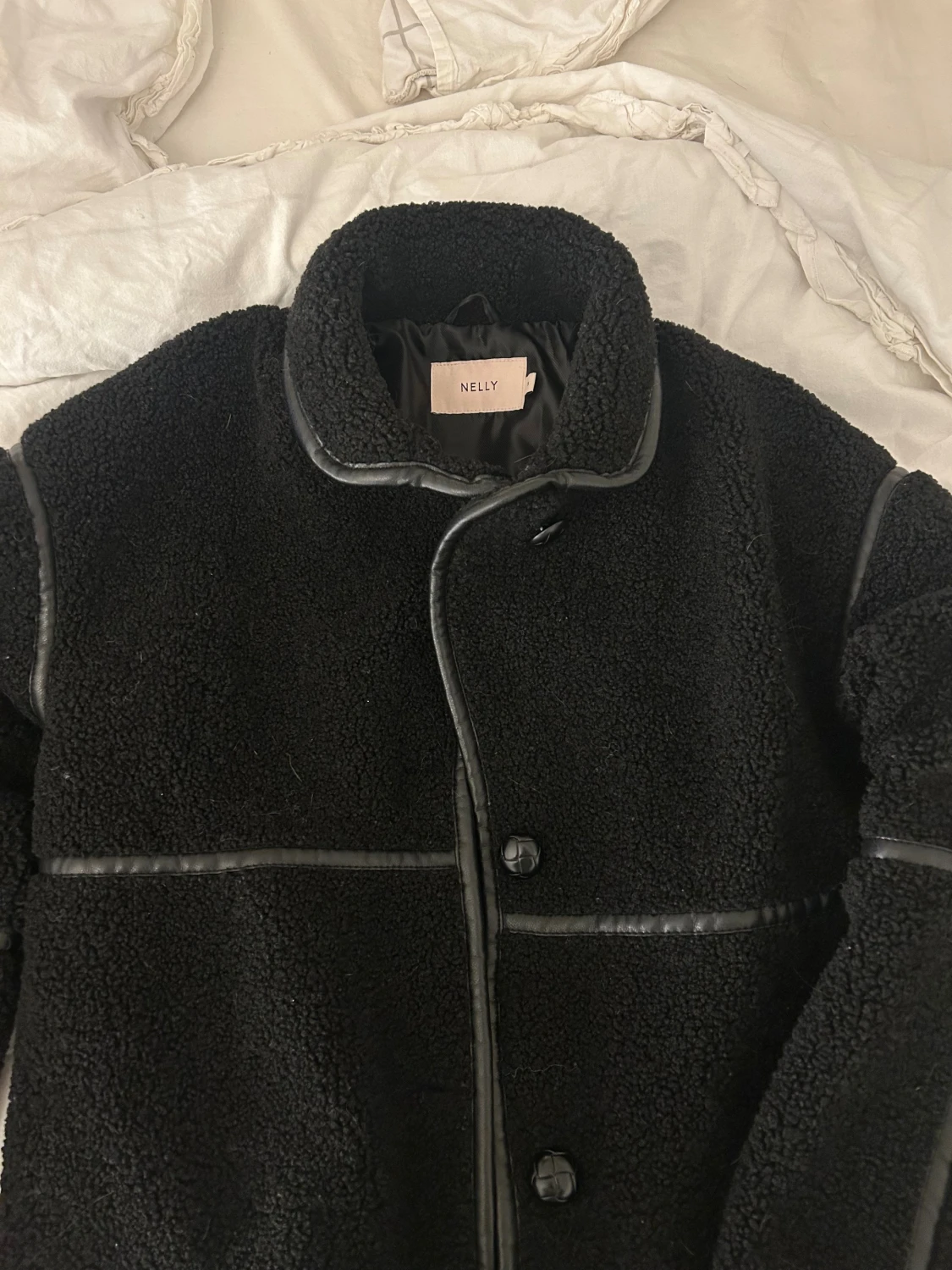 Svart teddyjacka från Nelly - 1
