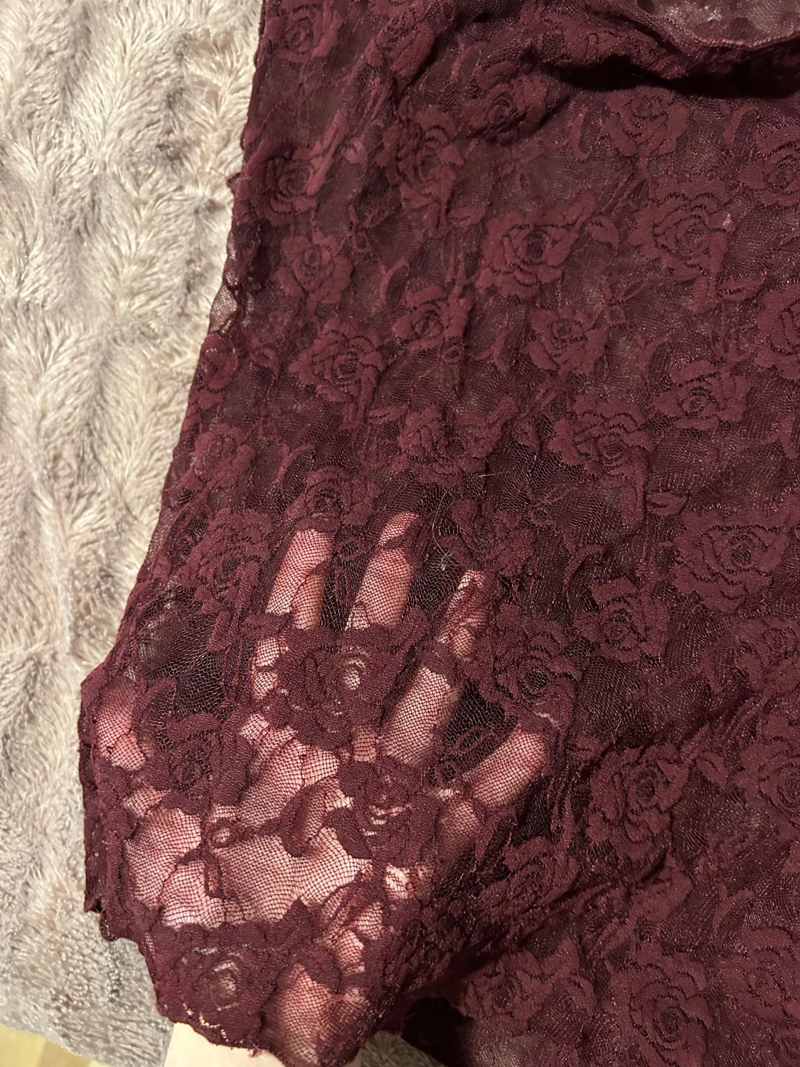 Vinröd spetsblus från Gina Tricot - 2